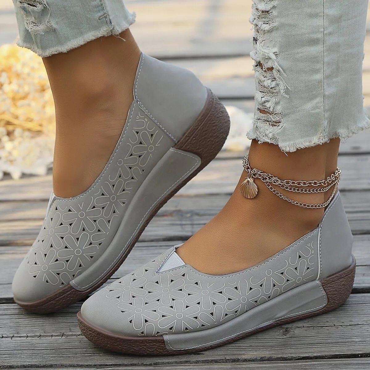 Ballet Flats Shoes for Women Hollow Out Closed Toe Flats Slip-On Leather Boat Shoes Breathable Bohemia Walking Outdoor Flat Sandals 2025