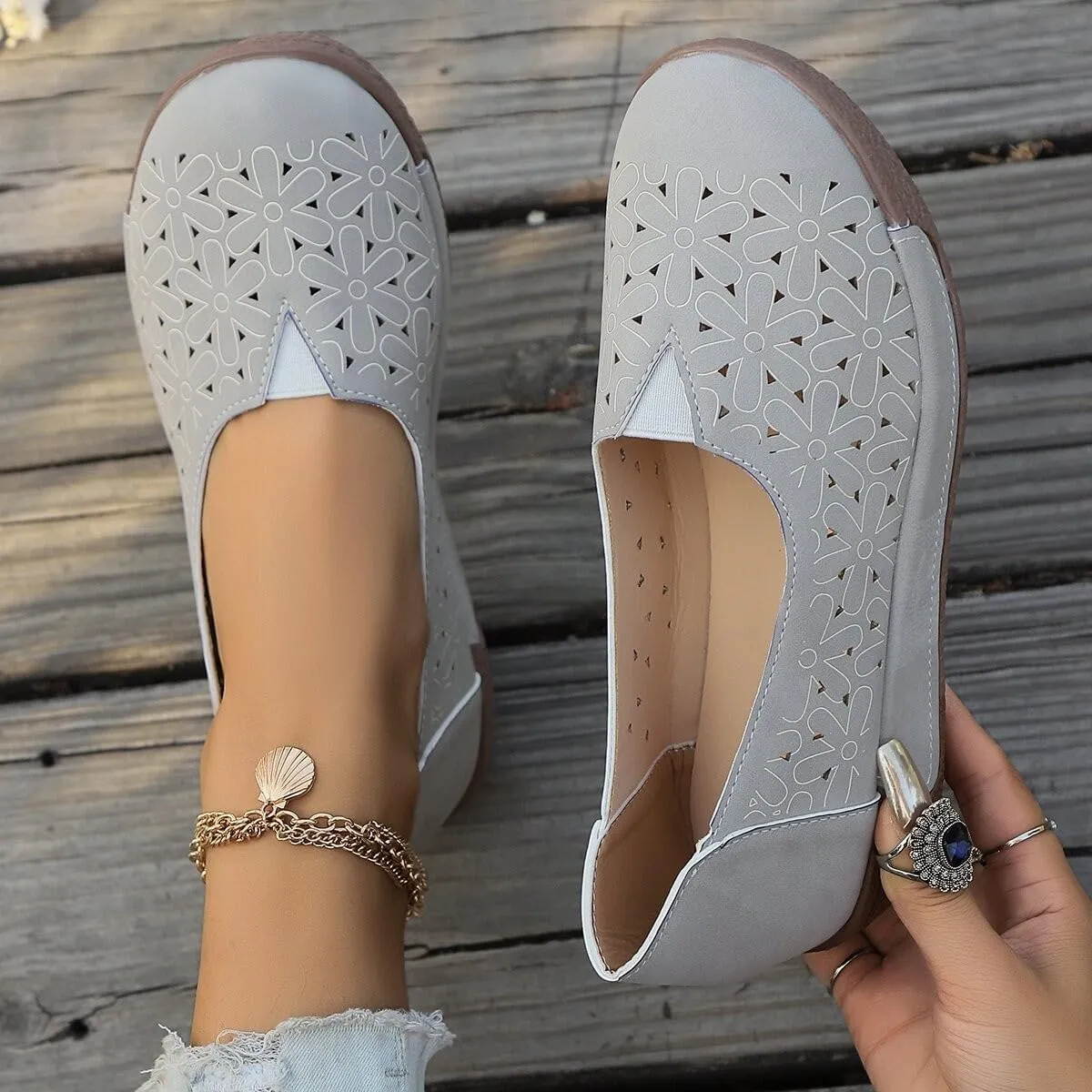 Ballet Flats Shoes for Women Hollow Out Closed Toe Flats Slip-On Leather Boat Shoes Breathable Bohemia Walking Outdoor Flat Sandals 2025