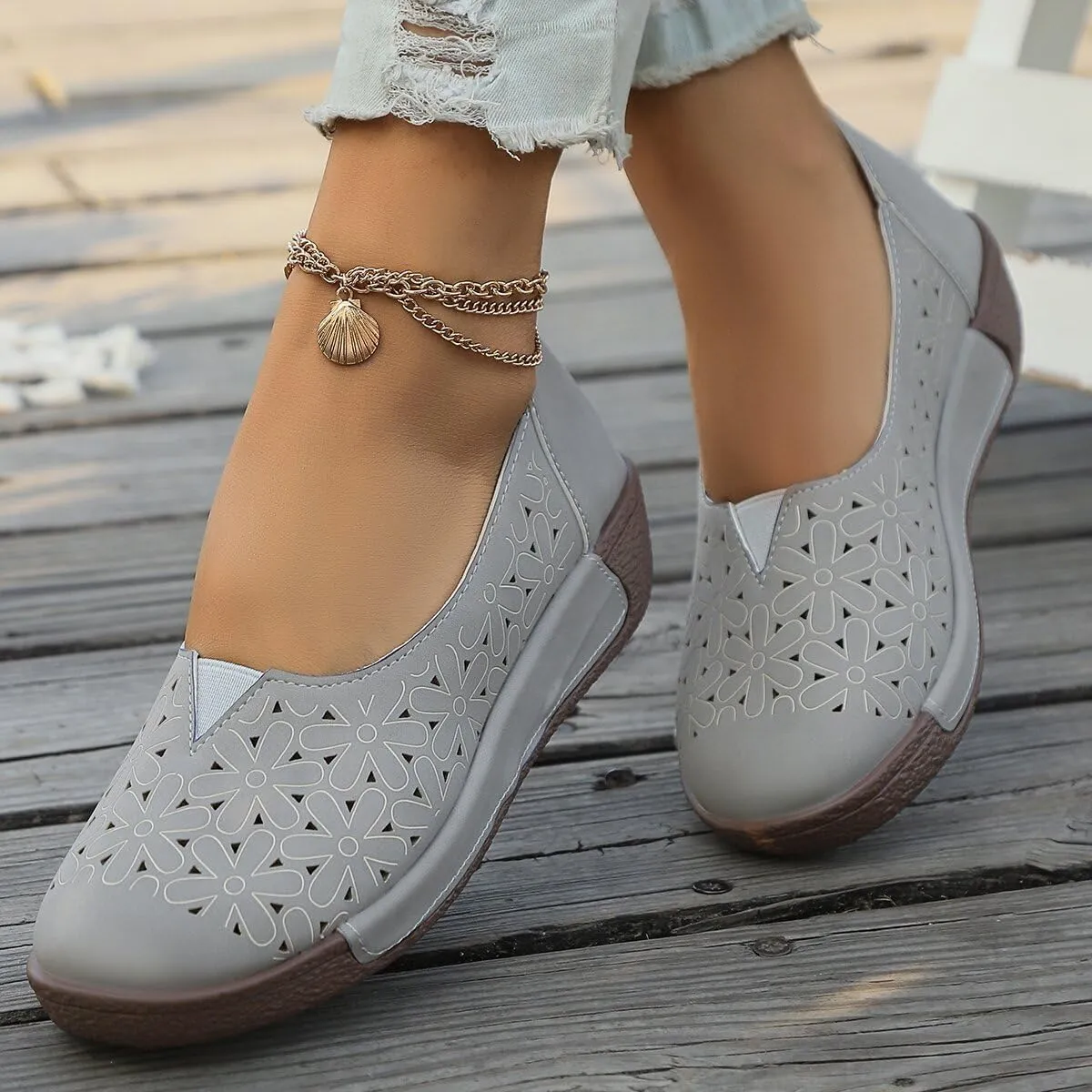 Ballet Flats Shoes for Women Hollow Out Closed Toe Flats Slip-On Leather Boat Shoes Breathable Bohemia Walking Outdoor Flat Sandals 2025