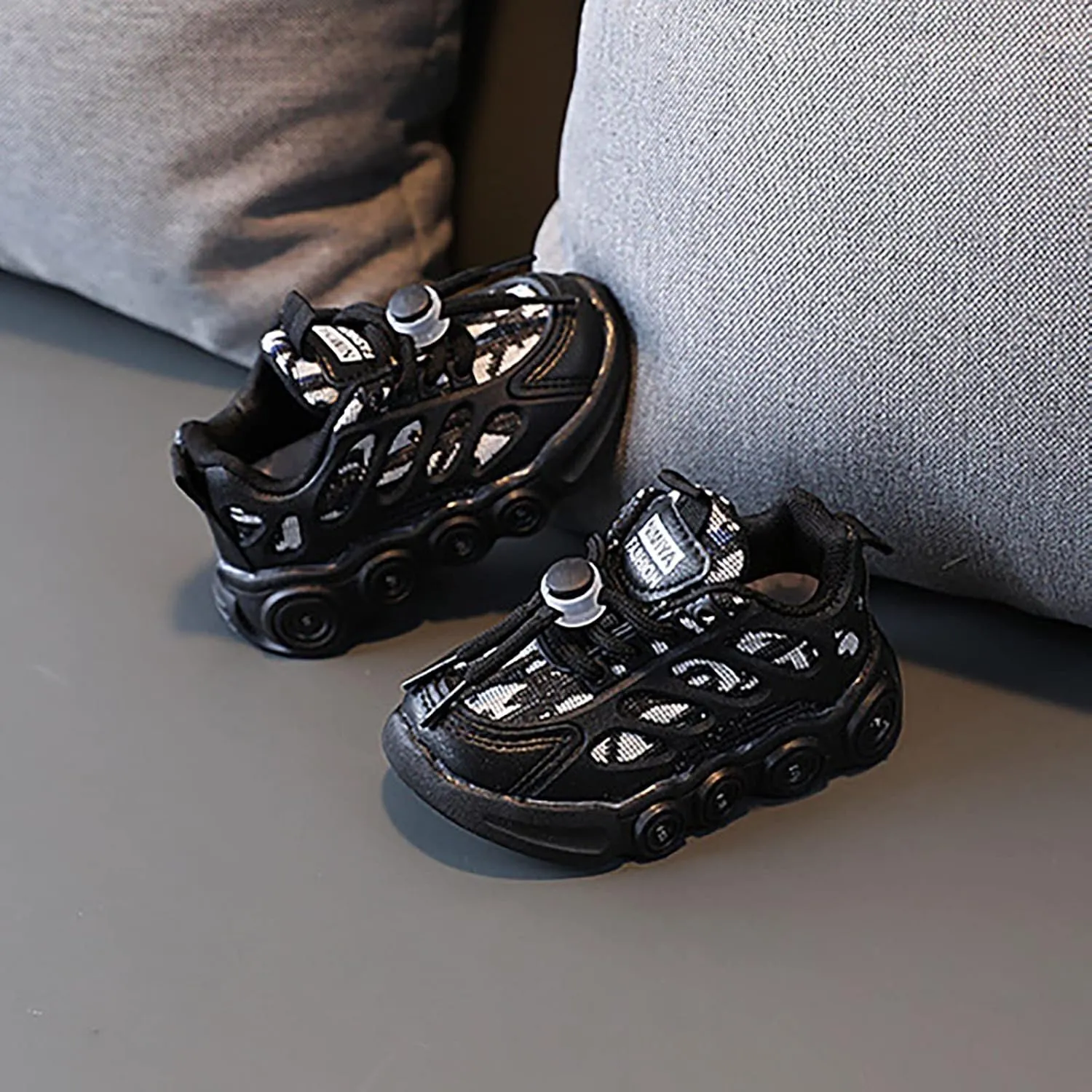 Toddler Boys Girls LED Flashing Sneakers Lightweight Mesh Breathable Soft Sole Anti Slip Comfort Athletic Shoes